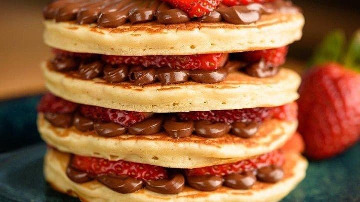 Американска палачинка Нутела, маскарпоне и ягоди