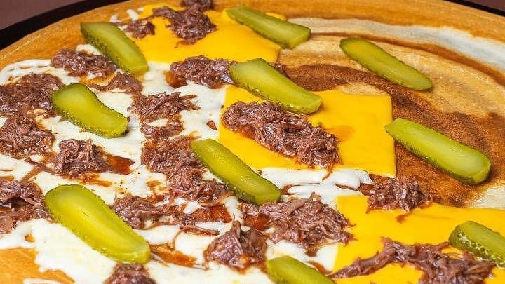 Палачинка Телешко, кашкавал, чедър и кисели краставички