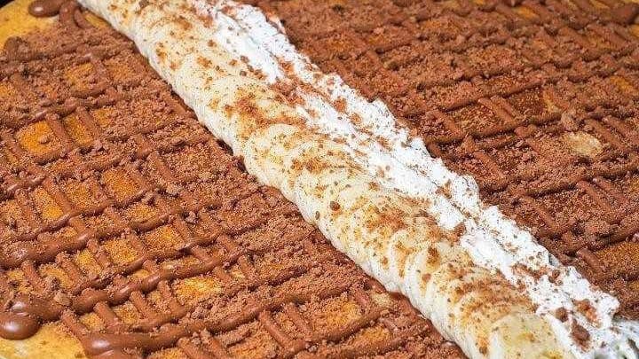 Палачинка с шоколад, банан, бисквити и сметана