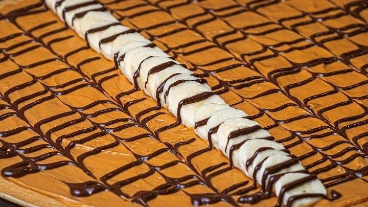 Палачинка с черен шоколад, фъстъчено масло и банан – пълнозърнеста